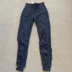 LuluLemon pants• excellent condition•